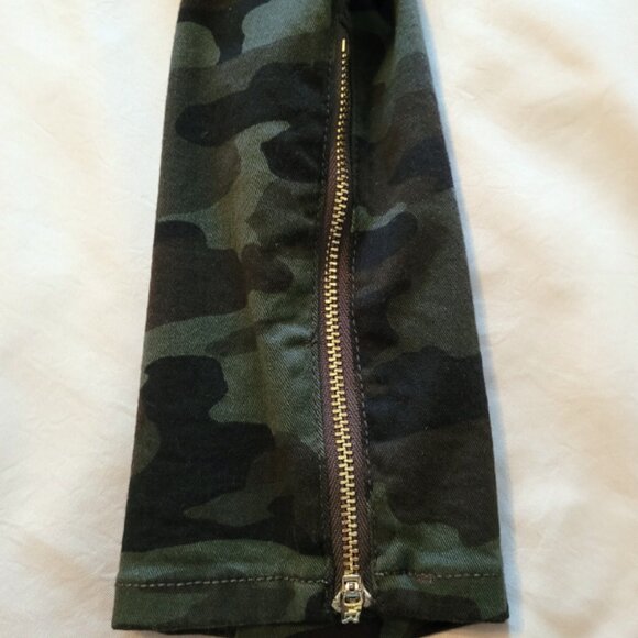 Camo Zipper Leg Split Pants - Picture 6 of 6